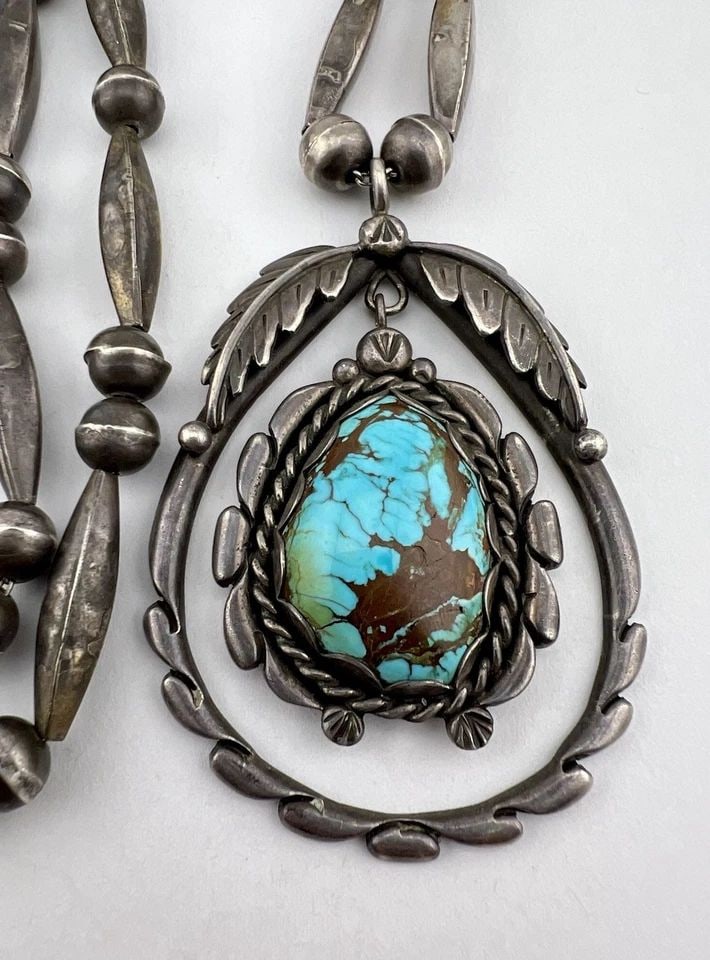 VTG NAVAJO STERLING SILVER ROYSTON TURQUOISE BENCH BEAD NECKLACE 27.5"- 72.6G: VTG NAVAJO STERLING SILVER ROYSTON TURQUOISE BENCH BEAD NECKLACE 27.5"- 72.6G Vtg Navajo Sterling Silver Royston Turquoise Bench Bead Pendant Necklace 27.5"- 72.6g MEASUREMENTS: Necklace measures 27.5