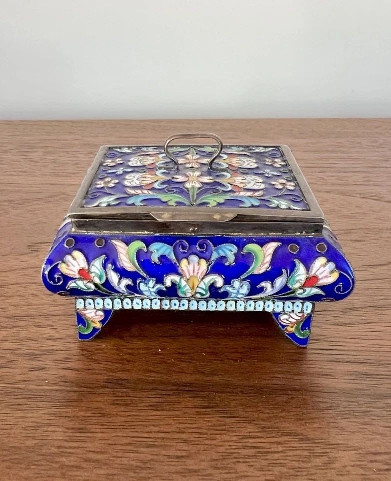 ANTIQUE 19TH C RUSSIAN SOLID 84 SILVER MULTI COLOR ENAMEL FLORAL LIDDED BOX 114G: ANTIQUE 19TH C RUSSIAN SOLID 84 SILVER MULTI COLOR ENAMEL FLORAL LIDDED BOX 114G Antique 19th C Russian Solid 84 Silver Multi Color Enamel Floral Lidded Box 114g Size: About 3" Wide 2 1/2" Deep & Arou