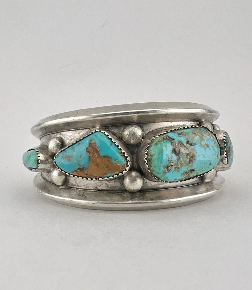 EARLY OLD NAVAJO STERLING SILVER ROYSTON TURQUOISE CARINATED CUFF BRACELET 72.6G: EARLY OLD NAVAJO STERLING SILVER ROYSTON TURQUOISE CARINATED CUFF BRACELET 72.6G Vintage Navajo Sterling Silver Royston Turquoise Carinated Cuff Bracelet 72.6g Cuff is 5 1/2" tip to Tip and has an Jus