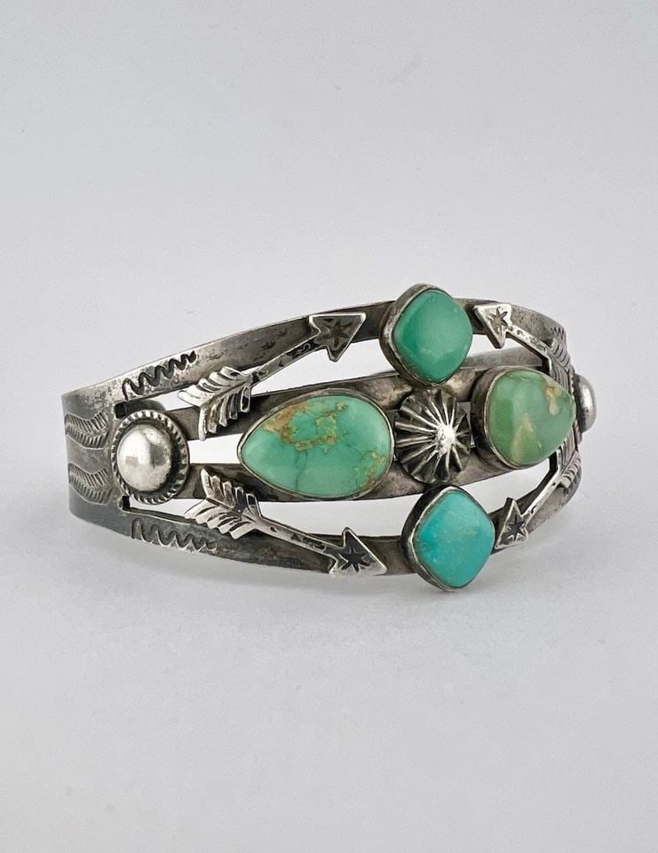 OLD FRED HARVEY ERA NAVAJO STERLING SILVER TURQUOISE STAMPED ARROW CUFF BRACELET: OLD FRED HARVEY ERA NAVAJO STERLING SILVER TURQUOISE STAMPED ARROW CUFF BRACELET Antique Old Fred Harvey era Navajo Sterling Silver Turquoise Stamped ARROW Cuff Bracelet Cuff is Just Under 5 1/2" tip 