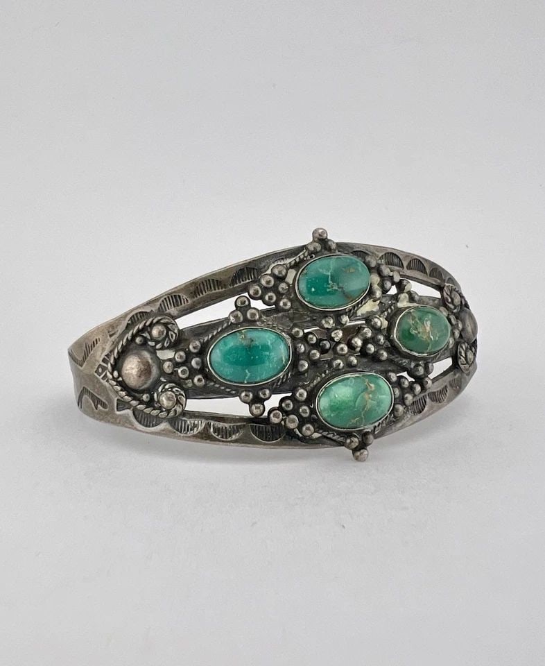 OLD FRED HARVEY ERA NAVAJO STERLING SILVER TURQUOISE STAMPED ARROW CUFF BRACELET: OLD FRED HARVEY ERA NAVAJO STERLING SILVER TURQUOISE STAMPED ARROW CUFF BRACELET Antique Old Fred Harvey era Navajo Sterling Silver Turquoise Stamped ARROW Cuff Bracelet Cuff is 5 3/8" tip to Tip and 