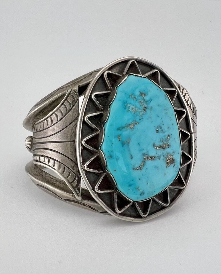 VINTAGE NAVAJO STERLING SILVER MORENCI TURQUOISE STAMPED 2" CUFF BRACELET 95.3G (1 of 2)