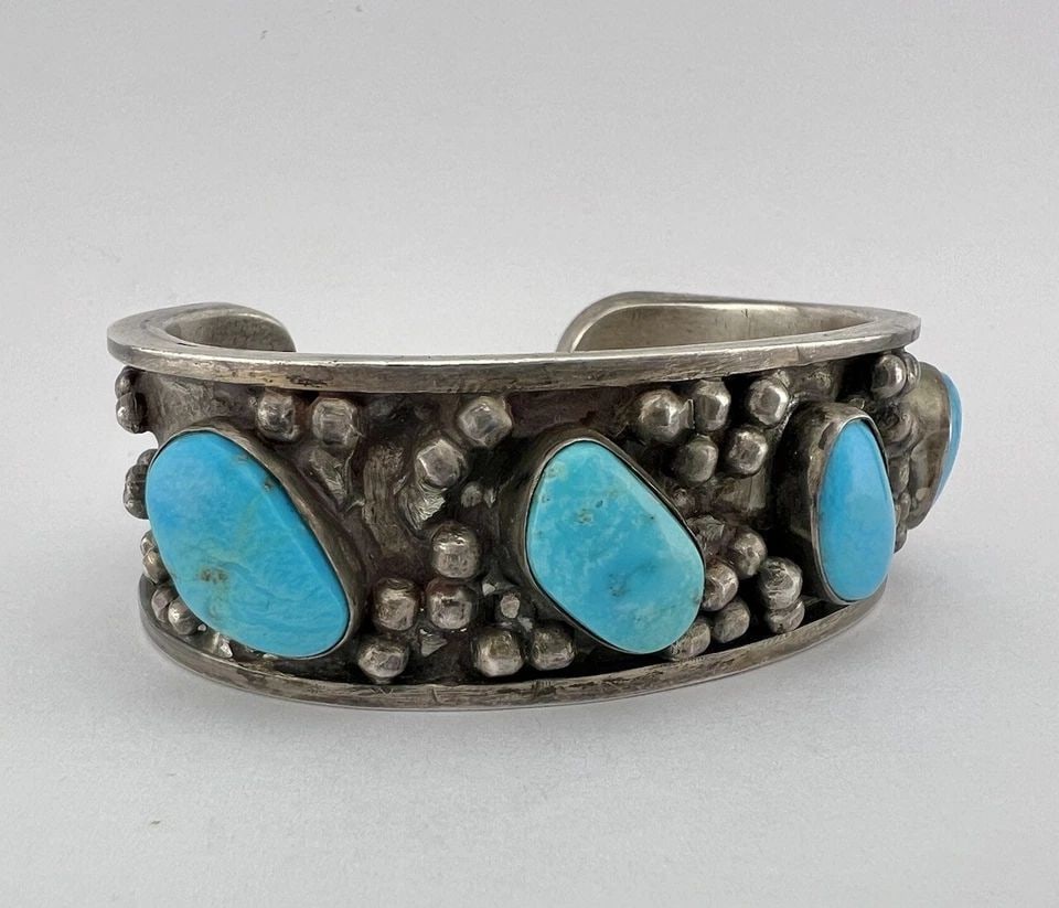 VTG NAVAJO SOLID STERLING SILVER LONE MOUNTAIN TURQUOISE CUFF BRACELET 126.1G: VTG NAVAJO SOLID STERLING SILVER LONE MOUNTAIN TURQUOISE CUFF BRACELET 126.1G Vtg Navajo Solid Sterling Silver Lone Mountain Turquoise Cuff Bracelet 126.1g Cuff is About 6" tip to Tip and has a 1 1/4"