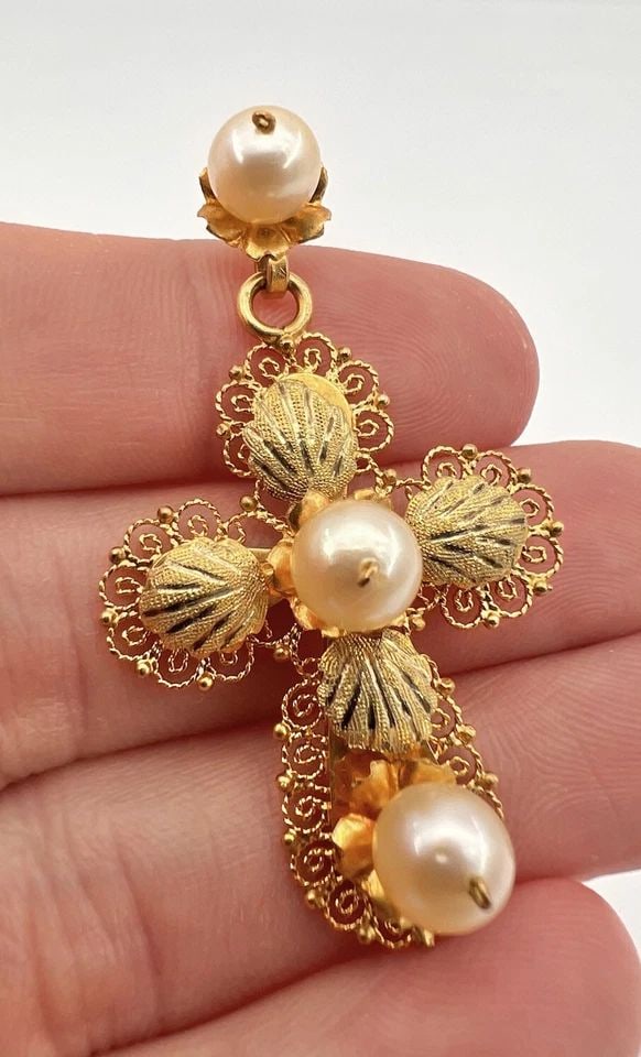 ANTIQUE VICTORIAN ETRUSCAN YELLOW GOLD & PEARL FILIGREE CROSS PENDANT (1 of 2)