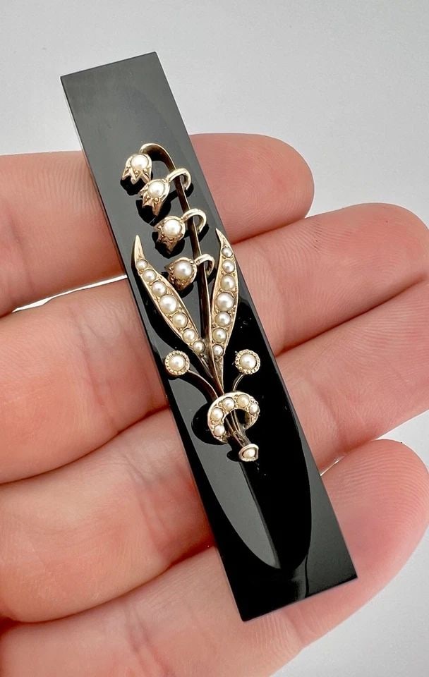 ANTIQUE VICTORIAN MOURNING 14K ROSE GOLD SEED PEARL ONYX WHEAT PIN BROOCH 2 5/8": ANTIQUE VICTORIAN MOURNING 14K ROSE GOLD SEED PEARL ONYX WHEAT PIN BROOCH 2 5/8" Antique Victorian Mourning 14k Rose Gold Seed Pearl Onyx Wheat Pin Brooch 2 5/8" Size: Over 1/2" Wide By 2 5/8" Tall Me