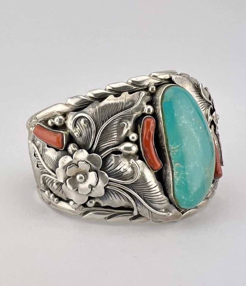 HUGE VTG NAVAJO STERLING SILVER FOX TURQUOISE CORAL STAMPED CUFF BRACELET 76.5G: HUGE VTG NAVAJO STERLING SILVER FOX TURQUOISE CORAL STAMPED CUFF BRACELET 76.5G HUGE Vtg Navajo Sterling Silver Fox Turquoise & Coral Stamped Cuff Bracelet 76.5g Cuff is 6" tip to Tip and has a 1 1/8"