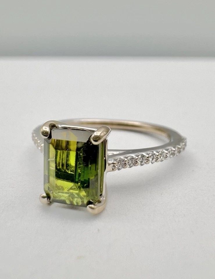 DESIGNER 14K WHITE GOLD CHROME GREEN TOURMALINE & DIAMOND ENGAGEMENT RING: DESIGNER 14K WHITE GOLD CHROME GREEN TOURMALINE & DIAMOND ENGAGEMENT RING Designer 14k White Gold Chrome Green Tourmaline & Diamond Engagement Ring Size: 6.75- Can Be Resized Metal: 14k White Gold Wei