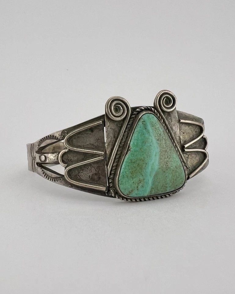OLD PAWN 1940S NAVAJO COIN SILVER CERRILLOS TURQUOISE STAMPED CUFF BRACELET 27G: OLD PAWN 1940S NAVAJO COIN SILVER CERRILLOS TURQUOISE STAMPED CUFF BRACELET 27G OLD PAWN 1940s Navajo Coin Silver Cerrillos Turquoise Stamped Cuff Bracelet 27g Cuff is 5 3/8" tip to Tip and has a 1 1/