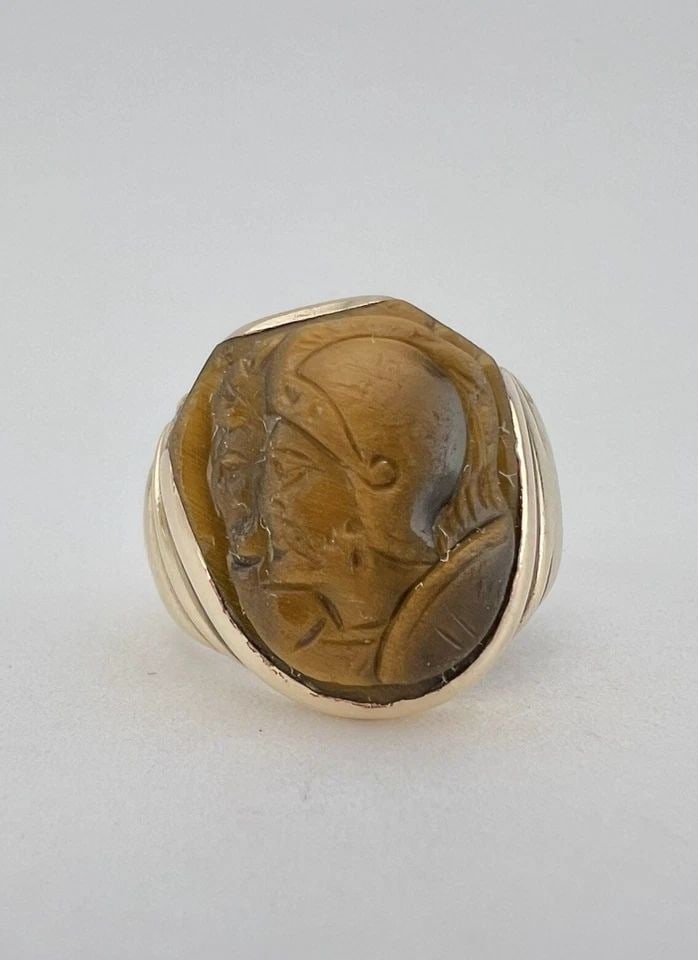 ANTIQUE VICTORIAN 10K YELLOW GOLD CARVED TIGERS EYE INTAGLIO MEN'S RING 6.6G: ANTIQUE VICTORIAN 10K YELLOW GOLD CARVED TIGERS EYE INTAGLIO MEN'S RING 6.6G Antique Victorian 10k Yellow Gold Carved Tigers Eye Intaglio Men's Ring 6.6g Ring Size 8- Can Be Resized Weight is 6.6 Gram