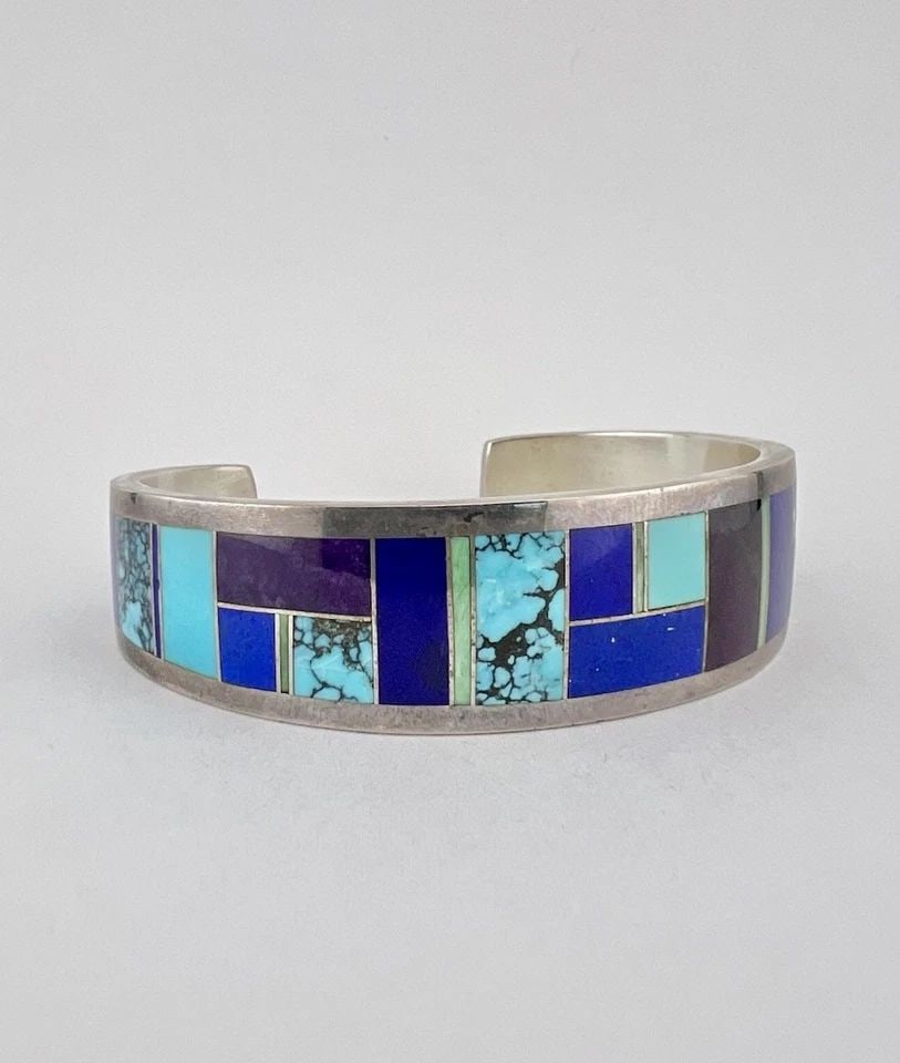 WAYNE ETSITTY STERLING SILVER NATURAL MULTI GEMSTONE FLUSH CUFF BRACELET 44G: WAYNE ETSITTY STERLING SILVER NATURAL MULTI GEMSTONE FLUSH CUFF BRACELET 44G Vtg Wayne Etsitty Sterling Silver Natural Multi Gemstone Flush Cuff Bracelet 44g Cuff is 5 3/8" tip to Tip and has a 1 1/8"