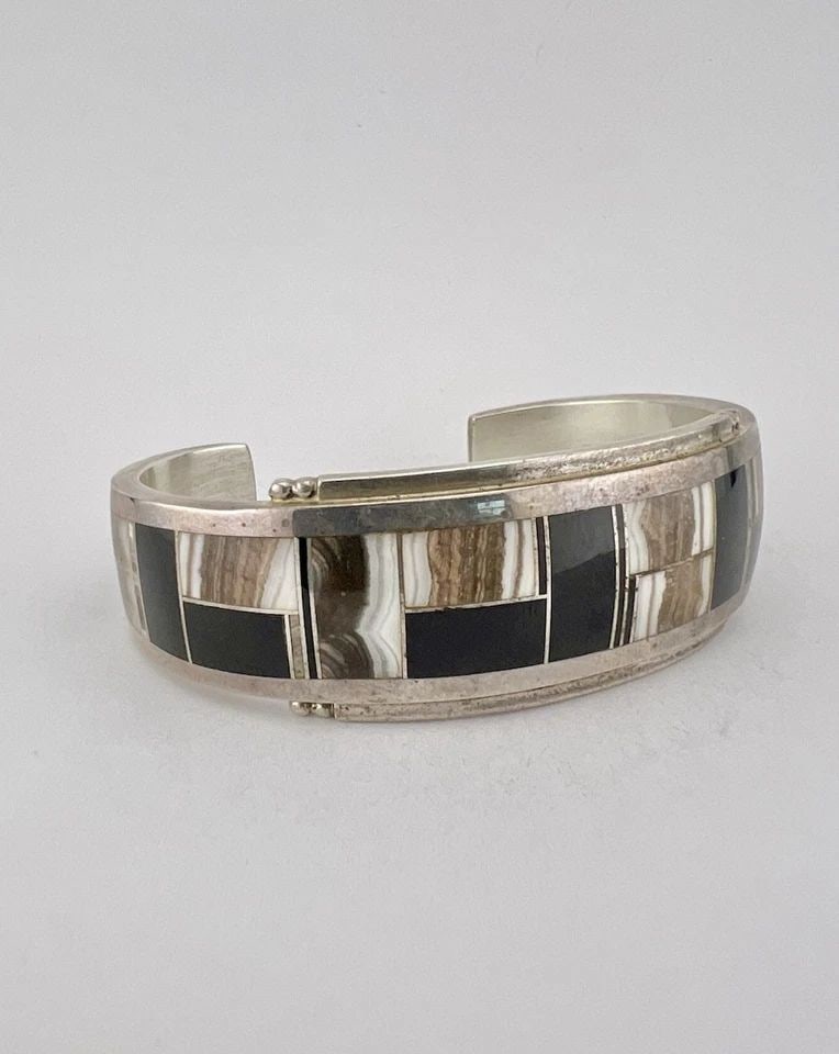 VTG DONNY & DOROTHY CLARK STERLING SILVER JASPER & JET FLUSH INLAY CUFF BRACELET: VTG DONNY & DOROTHY CLARK STERLING SILVER JASPER & JET FLUSH INLAY CUFF BRACELET Vtg Vtg Donny & Dorothy Clark Sterling Silver Jasper & Jet Flush Inlay Cuff Bracelet Cuff is Just Under 5 1/2" tip to T