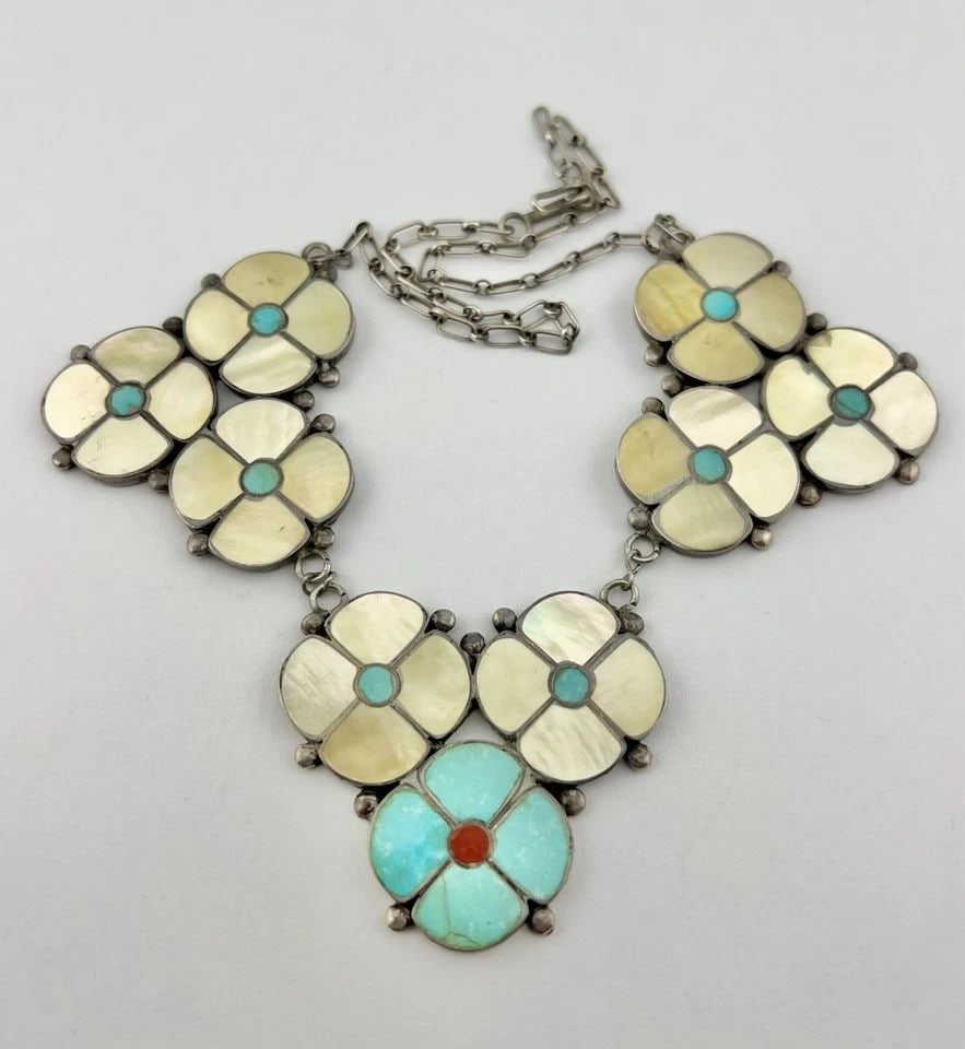 VTG L.R BOWEKATY ZUNI STERLING SILVER FLUSH MULTI GEMSTONE FLOWER LINK NECKLACE: VTG L.R BOWEKATY ZUNI STERLING SILVER FLUSH MULTI GEMSTONE FLOWER LINK NECKLACE Vtg L.R Bowekaty Zuni Sterling Silver Flush Multi Gemstone Flower Link Necklace Necklace Size: 16 3/4" Long Tip To Tip C