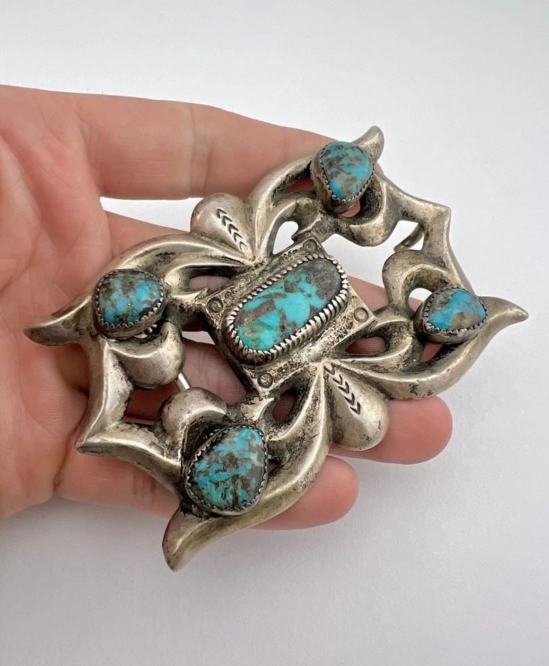 3.5" VTG NAVAJO SANDCAST STERLING SILVER BISBEE TURQUOISE BELT BUCKLE - 115.3G: 3.5" Vtg Navajo Sandcast Sterling Silver Bisbee Turquoise Belt Buckle - 115.3g Size: 3 1/2" Wide By Just Under 2 1/2" Tall Weight is 115.3 Grams on my scale Metal: Sterling Silver Amazing Sandcast Des