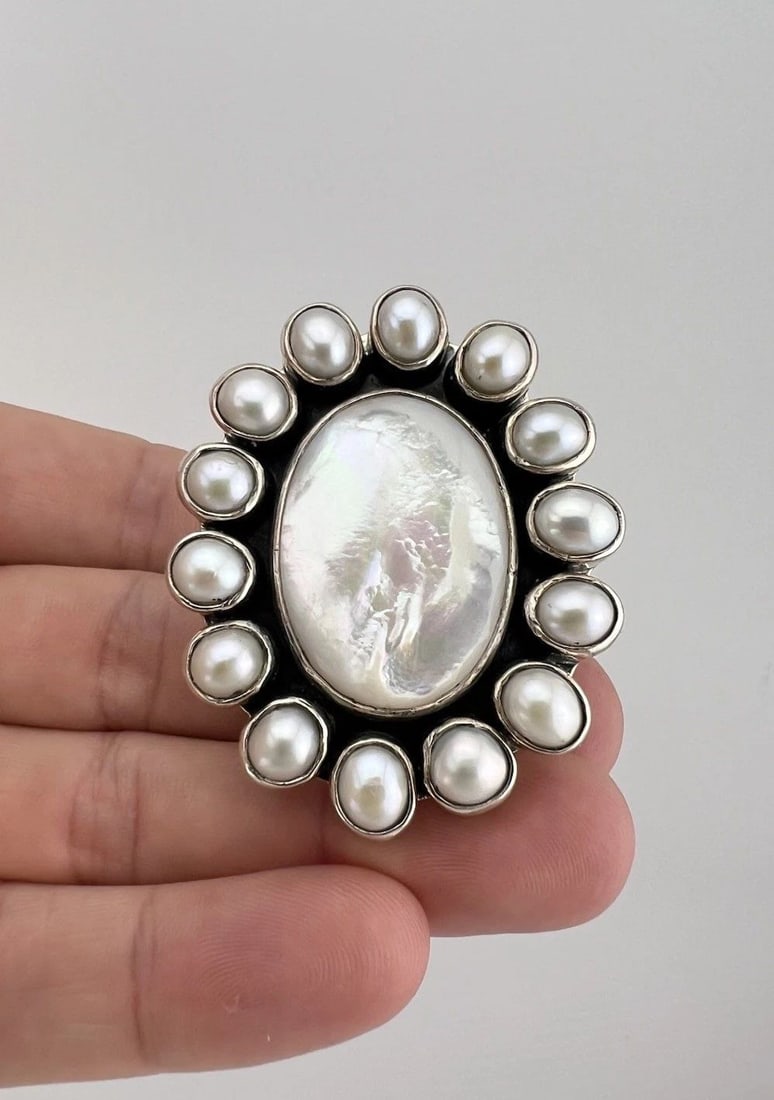 HUGE FEDERICO JIMENEZ STERLING SILVER MOTHER OF PEARL OVAL CLUSTER RING 43.5G: HUGE Federico Jimenez Sterling Silver Mother of Pearl Oval Cluster Ring 43.5g Ring Size: 10 - Can Be Resized Weight is 43.5 Grams on my scale Metal: Sterling Silver Face of The Ring is 2 1/8" Tall In 