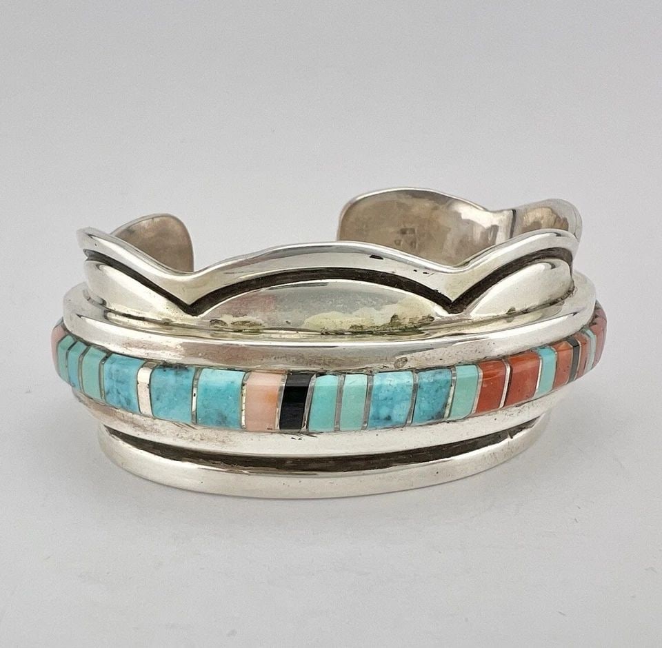104.5G VTG NAVAJO STERLING SILVER MULTI GEMSTONE 3D FLUSH CUFF BRACELET: 104.5G VTG NAVAJO STERLING SILVER MULTI GEMSTONE 3D FLUSH CUFF BRACELET 104.5g Vtg Navajo Sterling Silver Multi Gemstone 3D Flush Cuff Bracelet Cuff is 5 3/8" tip to Tip and has a 1" Gap Cuff Is 1 1/8
