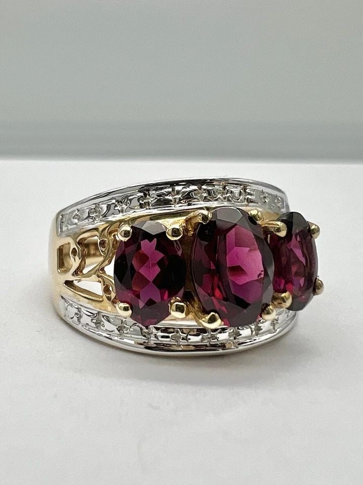 DESIGNER 10K YELLOW GOLD NATURAL 3.00CT RUBELLITE TOURMALINE 3 STONE RING: DESIGNER 10K YELLOW GOLD NATURAL 3.00CT RUBELLITE TOURMALINE 3 STONE RING Designer 10k Yellow Gold Natural 3.00ct Rubellite Tourmaline Ring Size: 8 - Can Be Resized Metal: 10k Yellow Gold Weight is 5.