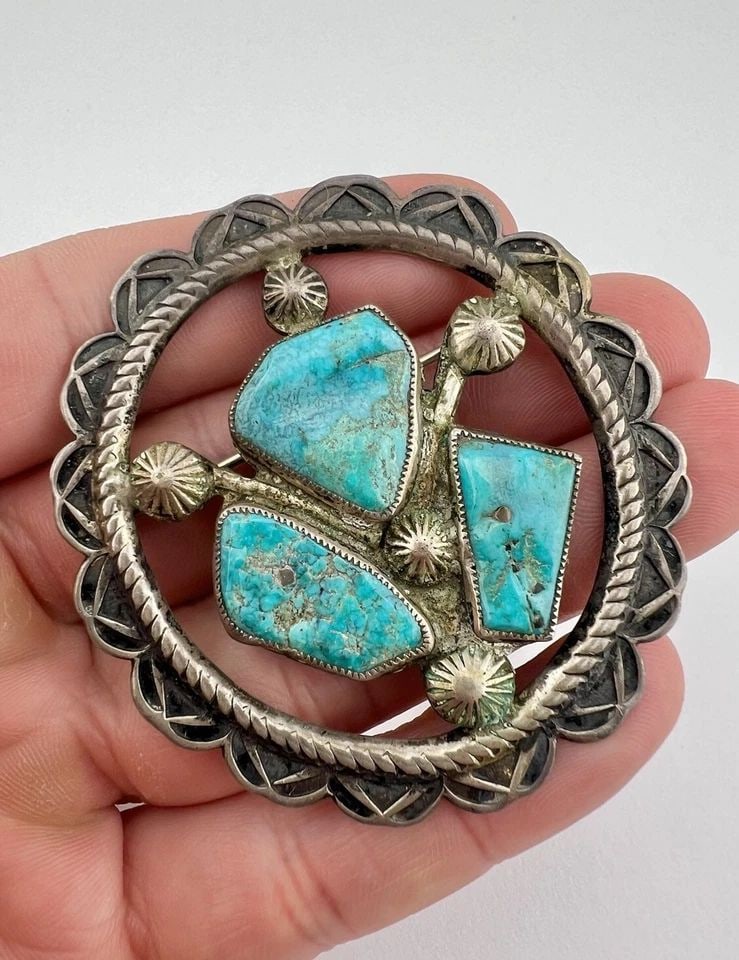 VTG ZUNI HORACE LULE? SILVER NATURAL TURQUOISE PIN BROOCH 2.25": VTG ZUNI HORACE LULE? SILVER NATURAL TURQUOISE PIN BROOCH 2.25" Vtg Zuni Horace Lule? Silver Natural Turquoise Pin Brooch 2.25" Size: Sligtly Over 2 1/4" Wide & Tall Metal: Sterling Silver Weight is 2