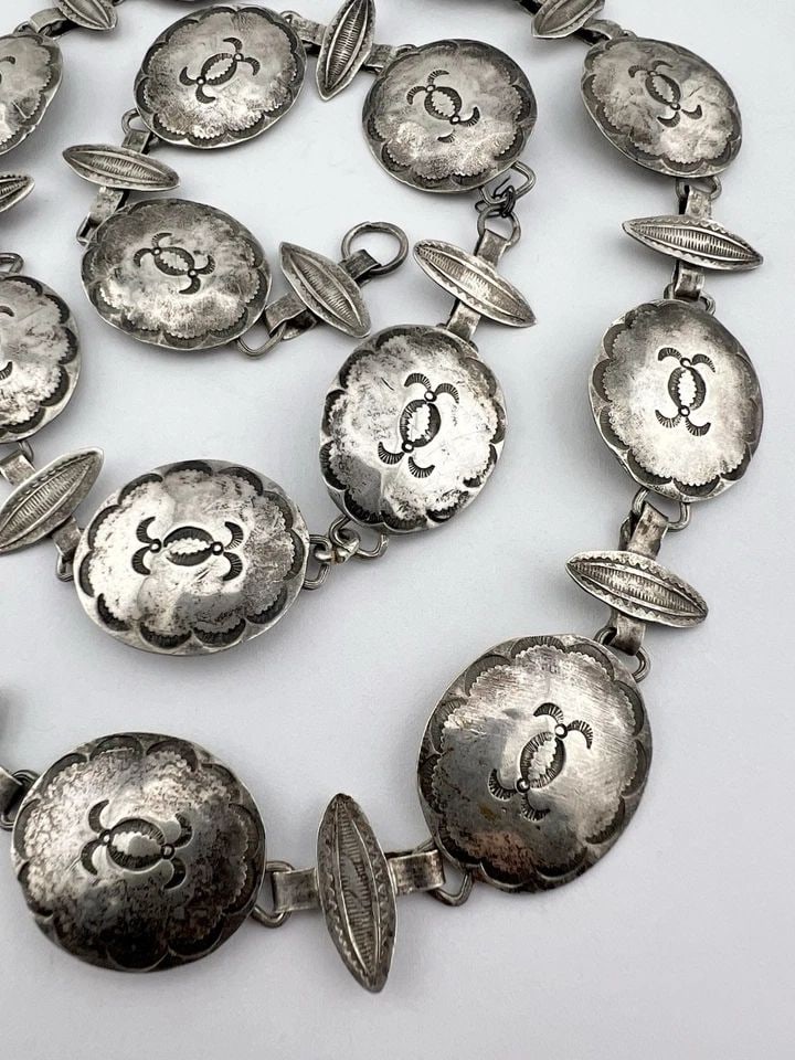 1940S FRED HARVEY ERA NAVAJO COIN SILVER STAMPED WOMEN'S CONCHO BELT 29.5"-67.6G: 1940S FRED HARVEY ERA NAVAJO COIN SILVER STAMPED WOMEN'S CONCHO BELT 29.5"-67.6G 1940s Fred Harvey Era Navajo Coin Silver Stamped Women's Concho Belt 29.5"-67.6g Belt is 29.5" Long Tip To Tip Buckle S