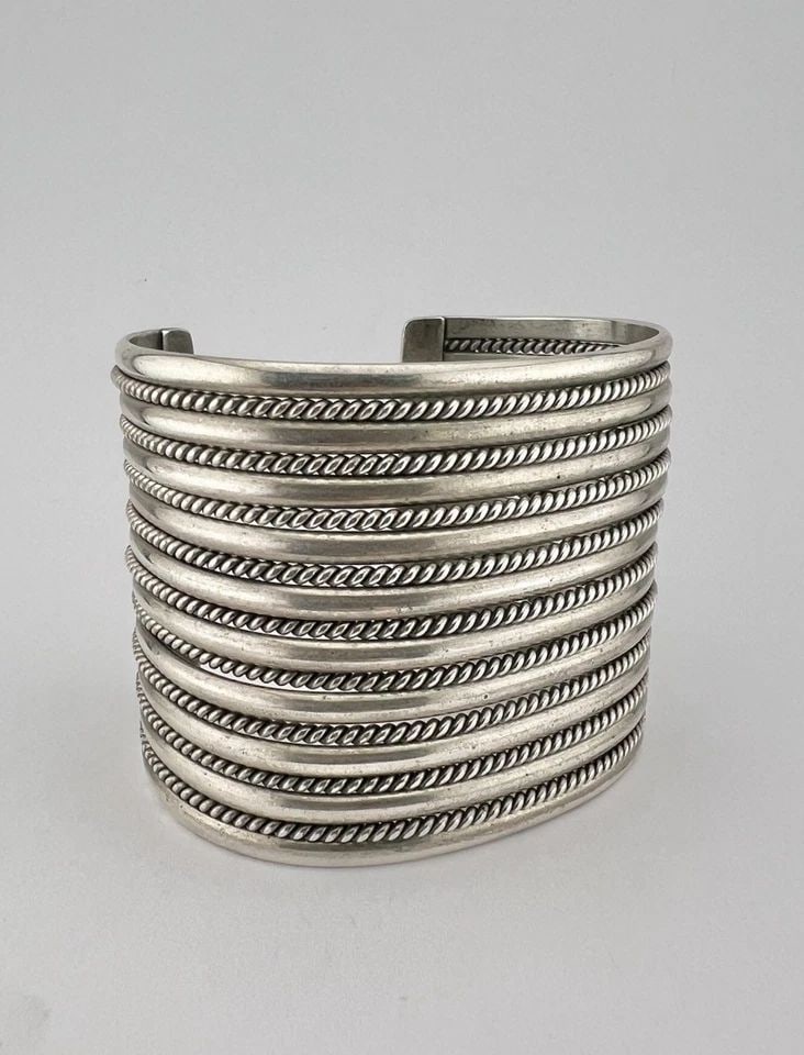 VINTAGE NAVAJO STERLING SILVER 10 ROW TWIST 2" WIDE CUFF BRACELET 91.8G: VINTAGE NAVAJO STERLING SILVER 10 ROW TWIST 2" WIDE CUFF BRACELET 91.8G Vintage Navajo Sterling Silver 10 Row Twist 2" Wide Cuff Bracelet 91.8g Cuff is 5 1/4" tip to Tip and has an 1 1/8" Wide Adjusta