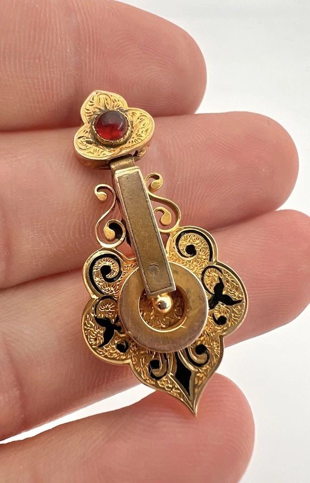 ANTIQUE VICTORIAN ETRUSCAN 14K YELLOW GOLD & CABOCHON GARNET DANGLE PENDANT (1 of 2)