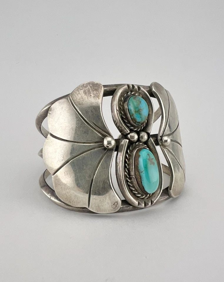 VTG NAVAJO STERLING SILVER ROYSTON TURQUOISE 3 SHANK WIDE CUFF BRACELET 64.5G: Vtg Navajo Sterling Silver Royston Turquoise 3 Shank Wide Cuff Bracelet 64.5g Cuff is Tad over 5" tip to Tip and has a 1 1/8" Wide Slightly Adjustable Gap Cuff Is Over 1 3/4" Wide In the Center Weight
