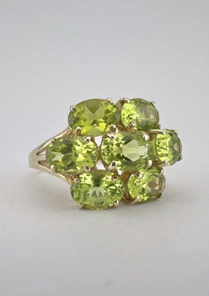 DESIGNER 10K YELLOW GOLD PERIDOT CLUSTER FLORAL WOMEN'S RING: DESIGNER 10K YELLOW GOLD PERIDOT CLUSTER FLORAL WOMEN'S RING Designer 10k Yellow Gold Peridot Cluster Floral Women's Ring Ring Size: 9.75 - Can Be Resized Metal: 10k Yellow Gold - Tested & Hallmarked 