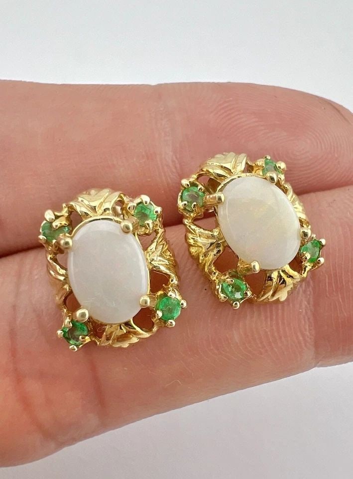VTG ETRUSCAN 14K YELLOW GOLD AUSTRALIAN FIRE OPAL & EMERALD POST EARRINGS: VTG ETRUSCAN 14K YELLOW GOLD AUSTRALIAN FIRE OPAL & EMERALD POST EARRINGS Vintage Etruscan 14k Yellow Gold Australian Fire Boulder Opal Post Earrings Size: 5/8" Tall by Just Under 1/2" Wide Weight is 