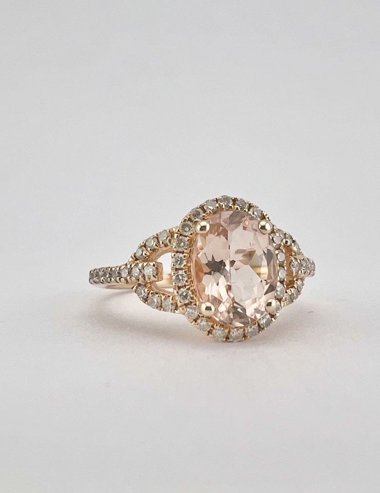 DESIGNER 14K ROSE GOLD OVAL LIGHT PINK MORGANITE & DIAMOND HALO WOMEN'S RING: DESIGNER 14K ROSE GOLD OVAL LIGHT PINK MORGANITE & DIAMOND HALO WOMEN'S RING Designer 14k Rose Gold Oval Light Pink Morganite & Diamond Halo Women's Ring Ring Size: 5.5 - Can Be Resized Metal: 14k Ros