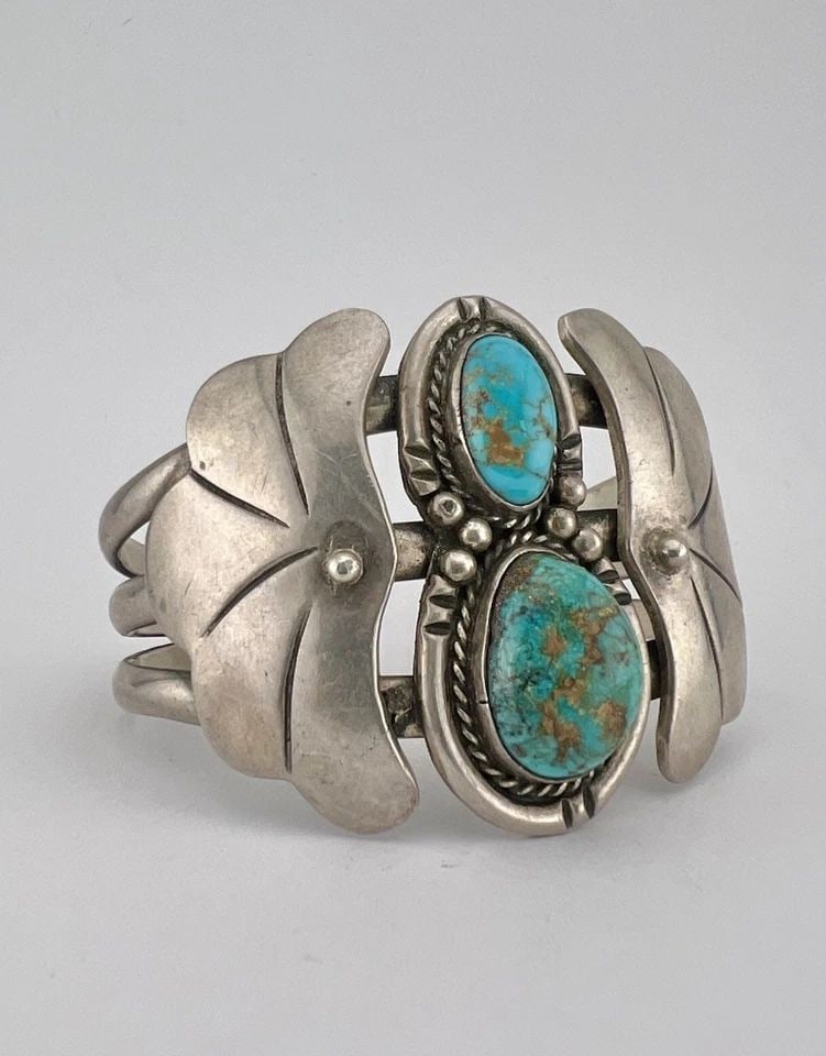 VTG NAVAJO STERLING SILVER ROYSTON TURQUOISE STAMPED WIDE CUFF BRACELET 66.7G: VTG NAVAJO STERLING SILVER ROYSTON TURQUOISE STAMPED WIDE CUFF BRACELET 66.7G Vtg Navajo Sterling Silver Royston Turquoise Stamped Wide Cuff Bracelet 66.7g Cuff is 5" tip to Tip and has An Around 1 1/