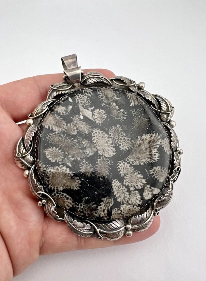 HUGE 4" VINTAGE NAVAJO STERLING SILVER SNOWFLAKE OBSIDIAN STAMPED PENDANT 86G (1 of 2)