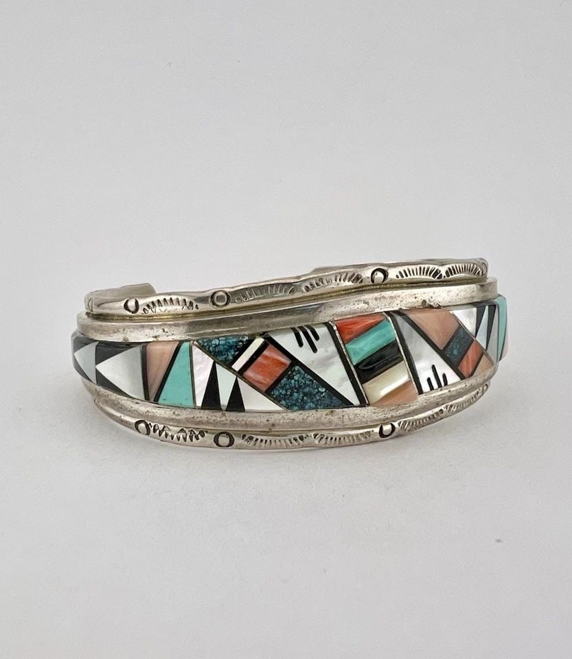 VINTAGE STERLING SILVER MULTI GEMSTONE FLUSH INLAY STAMPED CUFF BRACELET 42.7G: VINTAGE STERLING SILVER MULTI GEMSTONE FLUSH INLAY STAMPED CUFF BRACELET 42.7G Vintage Sterling Silver Multi Gemstone Flush Inlay Stamped Cuff Bracelet 42.7g Cuff is 5 1/8" tip to Tip and has a 1 1/8"