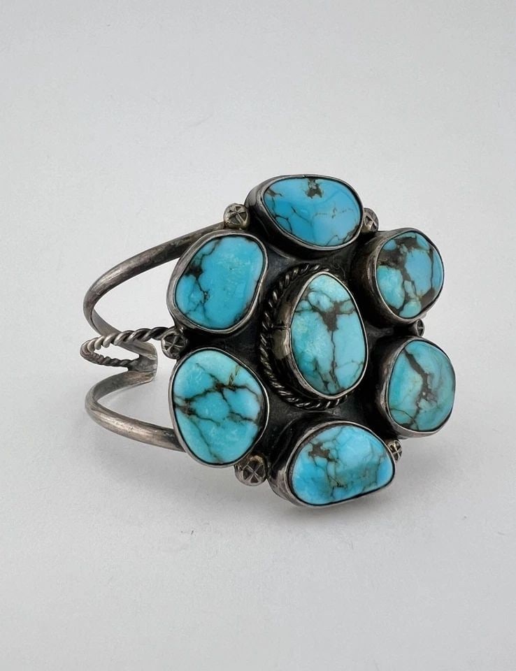 VINTAGE JB NAVAJO NATURAL BISBEE TURQUOISE STERLING SILVER CLUSTER CUFF BRACELET: Vtg JB Navajo Natural Bisbee Turquoise Sterling Silver Twist Wide Cluster Cuff Bracelet Cuff is Slightly Over 5" tip to Tip and has an 1" Wide Adjustable Gap Cuff Is 1 3/4" Wide In the Center Weight i