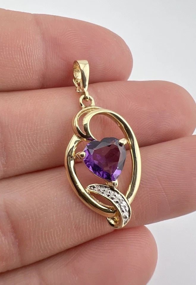 DESIGNER 14K YELLOW GOLD HEART SHAPED AMETHYST & DIAMOND ENHANCER PENDANT 2.7G: DESIGNER 14K YELLOW GOLD HEART SHAPED AMETHYST & DIAMOND ENHANCER PENDANT 2.7G Designer 14k Yellow Gold Heart Shaped Amethyst & Diamond Enhancer Pendant 2.7g Size: Over 1 1/4" Tall With bail By 5/8 Wi