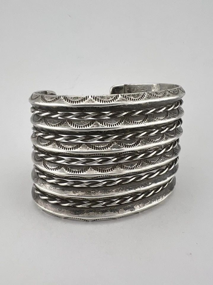 BIG VTG FRED HARVEY NAVAJO STERLING STAMPED CARINATED 6 ROW CUFF BRACELET 85.8G: BIG VTG FRED HARVEY NAVAJO STERLING STAMPED CARINATED 6 ROW CUFF BRACELET 85.8G BIG Vtg Fred Harvey Navajo Sterling Stamped Carinated 6 Row Cuff Bracelet 85.8g Cuff is 5 1/4" tip to Tip and has an 1 1