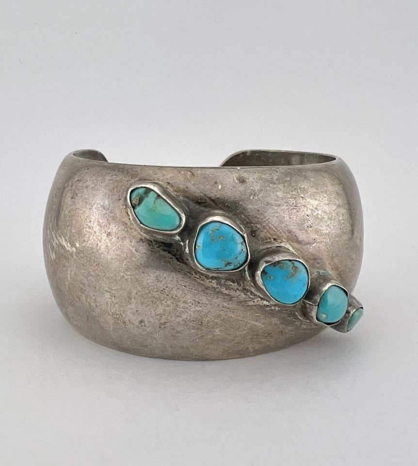 VINTAGE NAVAJO STERLING SILVER HIGH GRADE TURQUOISE PLAIN CUFF BRACELET 65.6G (1 of 2)