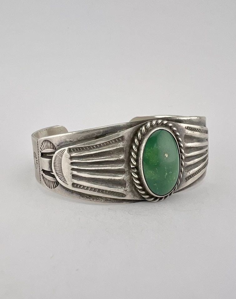 OLD FRED HARVEY NAVAJO STERLING SILVER GREEN GREASY TURQUOISE CUFF BRACELET 29G: OLD FRED HARVEY NAVAJO STERLING SILVER GREEN GREASY TURQUOISE CUFF BRACELET 29G OLD Fred Harvey Navajo Sterling Silver Green Greasy Turquoise Cuff Bracelet 29g Cuff is Just Over 5 1/4" tip to Tip and 