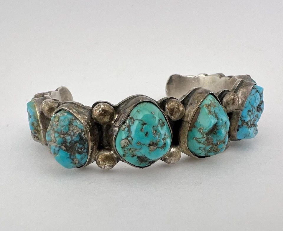 VINTAGE NAVAJO SOLID STERLING SILVER SEAFOAM KINGMAN TURQUOISE CUFF BRACELET 57G: VINTAGE NAVAJO SOLID STERLING SILVER SEAFOAM KINGMAN TURQUOISE CUFF BRACELET 57G Vintage Navajo Solid Sterling Silver Seafoam Kingman Turquoise Cuff Bracelet 57g Cuff is 5" tip to Tip and has a 1 5/8"