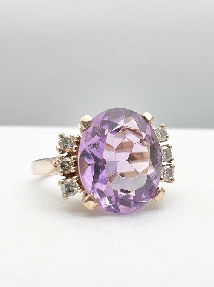 DESIGNER 10K YELLOW GOLD & 4.50CT OVAL AMETHYST & DIAMOND RING (1 of 2)