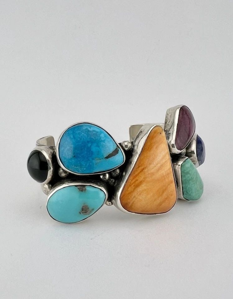 CHIMNEY BUTTE NAVAJO STERLING SILVER MULTI GEMSTONE CUFF BRACELET 62.4G: CHIMNEY BUTTE NAVAJO STERLING SILVER MULTI GEMSTONE CUFF BRACELET 62.4G Chimney Butte Navajo Sterling Silver Multi Gemstone Cuff Bracelet 62.4g Cuff is 5" tip to Tip and has an 1 1/2" Wide Slightly Ad