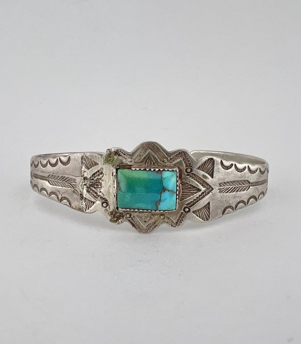OLD FRED HARVEY ERA NAVAJO STERLING SILVER GREASY TURQUOISE ARROW CUFF BRACELET: OLD Fred Harvey Era Navajo Sterling Silver Greasy Turquoise ARROW Cuff Bracelet Cuff is 5 7/8" tip to Tip and has a 1 1/8" Wide Slightly Adjustable Gap Cuff Is 7/8" Wide In the Center Weight is 19.3 G