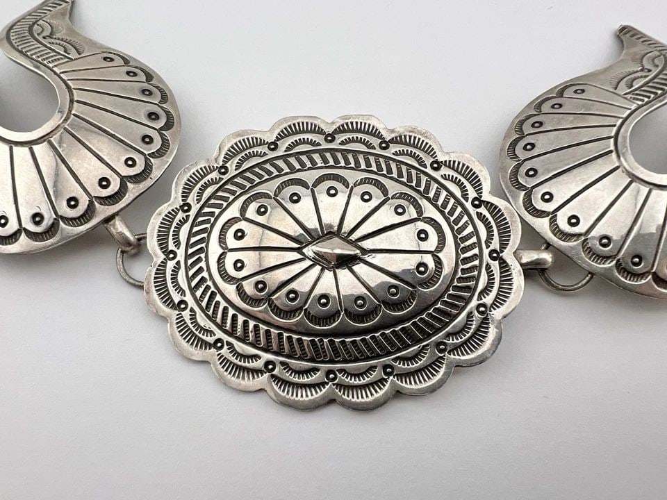 VINTAGE NAVAJO STERLING SILVER DEEP STAMPED 3 PIECE SHIELD BELT BUCKLE 80G: VINTAGE NAVAJO STERLING SILVER DEEP STAMPED 3 PIECE SHIELD BELT BUCKLE 80G Vintage Navajo Sterling Silver Deep Stamped 3 Piece Shield Belt Buckle 80g Total Belt Size: 8" Wide by And 2 1/8" Tall In The