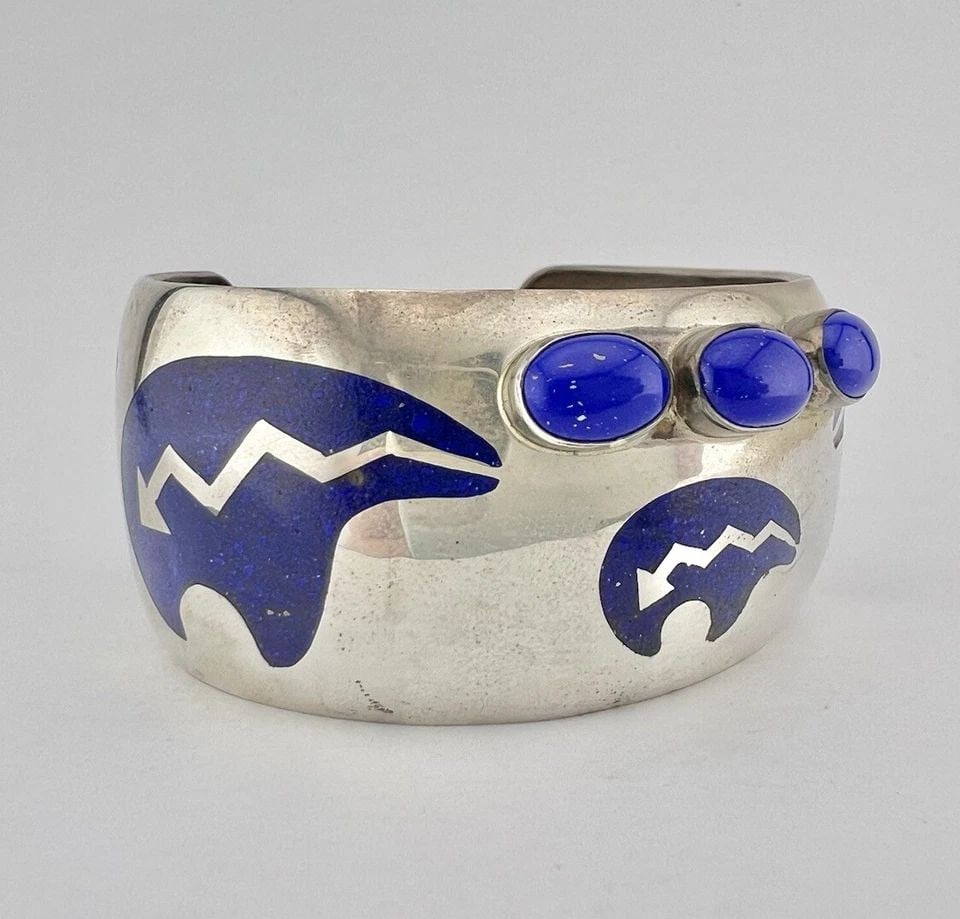 JOE TENORIO SANTO DOMINGO KEWA STERLING SILVER LAPIS LAZULI BEAR CUFF BRACELET: JOE TENORIO SANTO DOMINGO KEWA STERLING SILVER LAPIS LAZULI BEAR CUFF BRACELET Vtg Joe Tenorio Santo Domingo Kewa Sterling Silver Lapis Lazuli Bear Cuff Bracelet Cuff is 5 1/4" tip to Tip and has a 1 