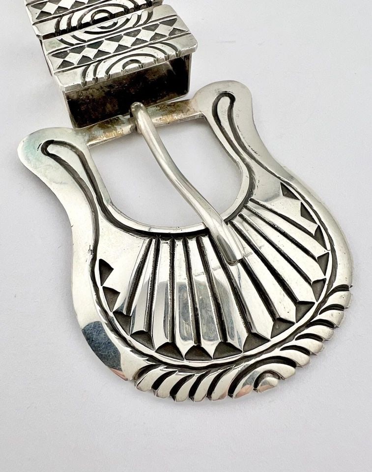 HUGE VTG NAVAJO STERLING SILVER DEEP STAMPED 4 PIECE RANGER BELT BUCKLE 75.5G: HUGE VTG NAVAJO STERLING SILVER DEEP STAMPED 4 PIECE RANGER BELT BUCKLE 75.5G Huge Vtg Navajo Sterling Silver Deep Stamped 4 Piece Ranger Belt Buckle 75.5g Buckle Size: Tall 2 1/4" Tall By 2 5/8" Wide