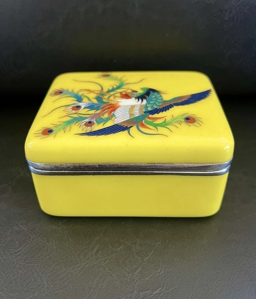 RARE JAPANESE MEIJI PERIOD IMPERIAL YELLOW CLOISONNÉ ENAMEL HOU-OU PHOENIX BOX: RARE Japanese Meiji Period Imperial Yellow Cloisonné Enamel Hou-ou Phoenix BOX This Japanese Meiji Period Imperial Yellow Cloisonné Enamel Box features a design of the Hou-ou Phoenix, symbolizing go