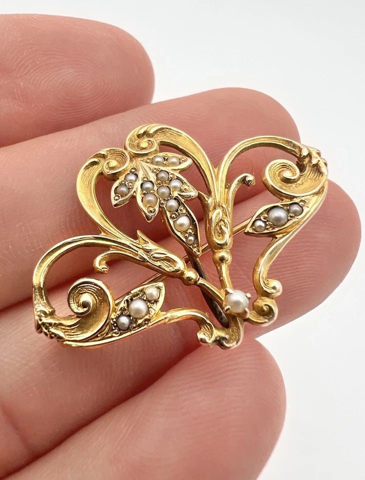 ANTIQUE ART NOUVEAU 14K YELLOW GOLD SEED PEARL SCROLL FLORAL PIN BROOCH PENDANT: ANTIQUE ART NOUVEAU 14K YELLOW GOLD SEED PEARL SCROLL FLORAL PIN BROOCH PENDANT Antique Art Nouveau 14k Yellow Gold Seed Pearl Scroll Floral Pin Brooch Pendant Size: 1 3/8" Wide By 1" Tall Metal: 14k 