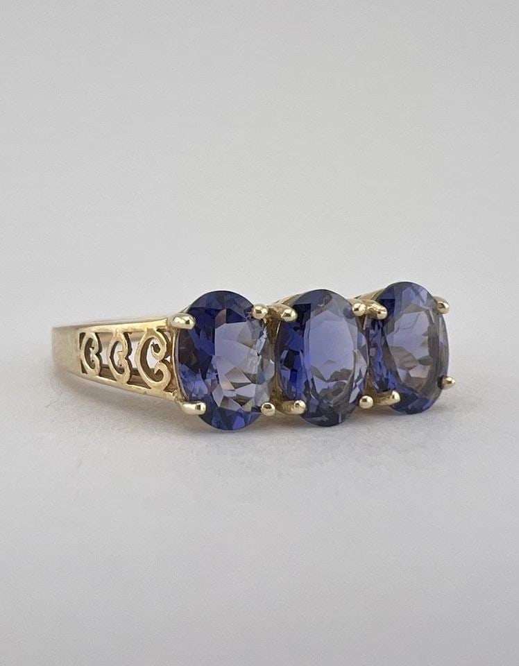 DESIGNER 10K YELLOW GOLD NATURAL PURPLE IOLITE 3 STONE FILIGREE RING 3G: DESIGNER 10K YELLOW GOLD NATURAL PURPLE IOLITE 3 STONE FILIGREE RING 3G Designer 10k Yellow Gold Natural Purple Iolite 3 Stone Filigree Ring 3g Size: 10 - Can Be Resized Total Weight is 3.0 Grams on m