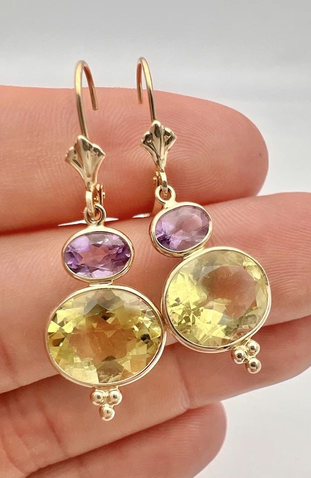 DESIGNER 14K YELLOW GOLD OVAL AMETHYST & LEMON QUARTZ DANGLE EARRINGS: DESIGNER 14K YELLOW GOLD OVAL AMETHYST & LEMON QUARTZ DANGLE EARRINGS Designer 14K Yellow Gold Oval Amethyst & Lemon Quartz Dangle Earrings Size: 1 1/2" Tall By 1/2" Wide Metal: 14k Yellow Gold - Hall