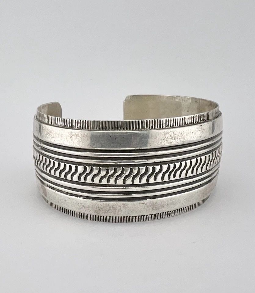 HUGE VTG MIKE BEGAY NAVAJO STERLING SILVER DEEP STAMPED WIDE CUFF BRACELET 54G: HUGE VTG MIKE BEGAY NAVAJO STERLING SILVER DEEP STAMPED WIDE CUFF BRACELET 54G HUGE Vtg Mike Begay Navajo Sterling Silver Deep Stamped Wide Cuff Bracelet 54g Cuff is 5 3/4" Tip to Tip and has a 1 1/8"