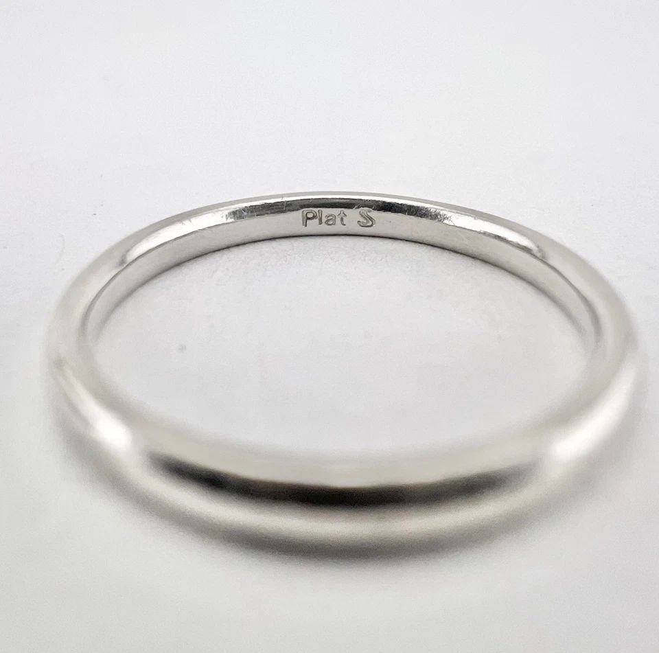 DESIGNER PLATINUM 1.75MM WEDDING COMFORT FIT FULL WIRE BAND RING SIZE 4.75: Designer Platinum 1.75mm Wedding Comfort Fit Full Wire Band Ring Size 4.75 SIZE: 4.75 - Just Under 5 But Can Be Resized WIDTH:1.75MM WEIGHT: 2.5 GRAMS ON MY SCALE AMAZING Smooth Design SIGNED: Platinu