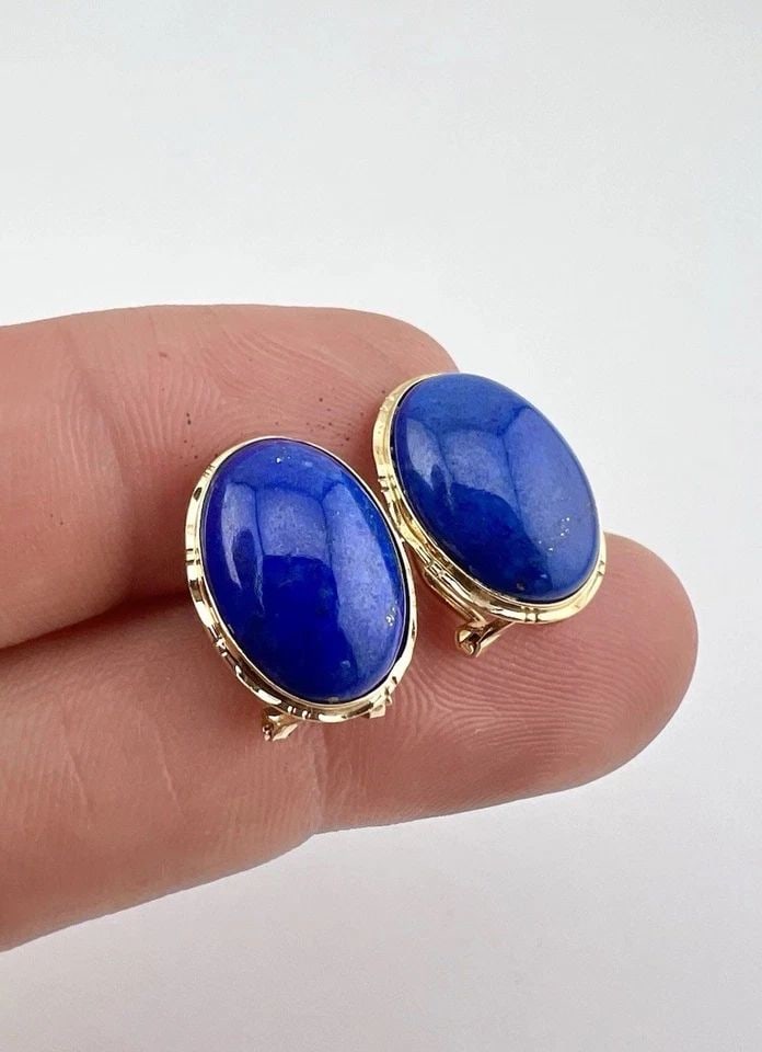 VINTAGE 14K YELLOW GOLD NATURAL LAPIS LAZULI OMEGA BACK OVAL POST EARRINGS (1 of 2)